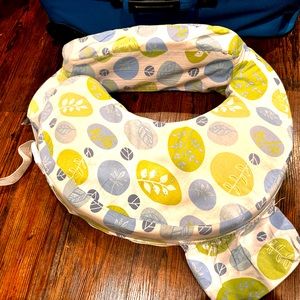 My Brest Friend Nursing Pillow - Leafs